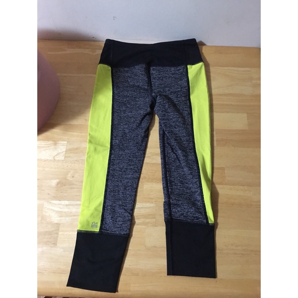 🔴3 for $20 Like New VS Sport leggings